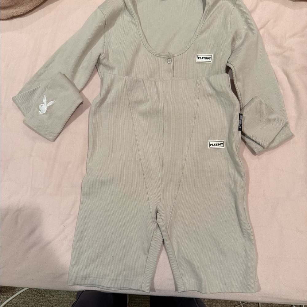 PLAYBOY SET SHORTS AND LONG SLEEVE